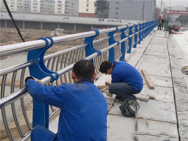德阳不锈钢河道护栏的特性及其在城市景观中的应用